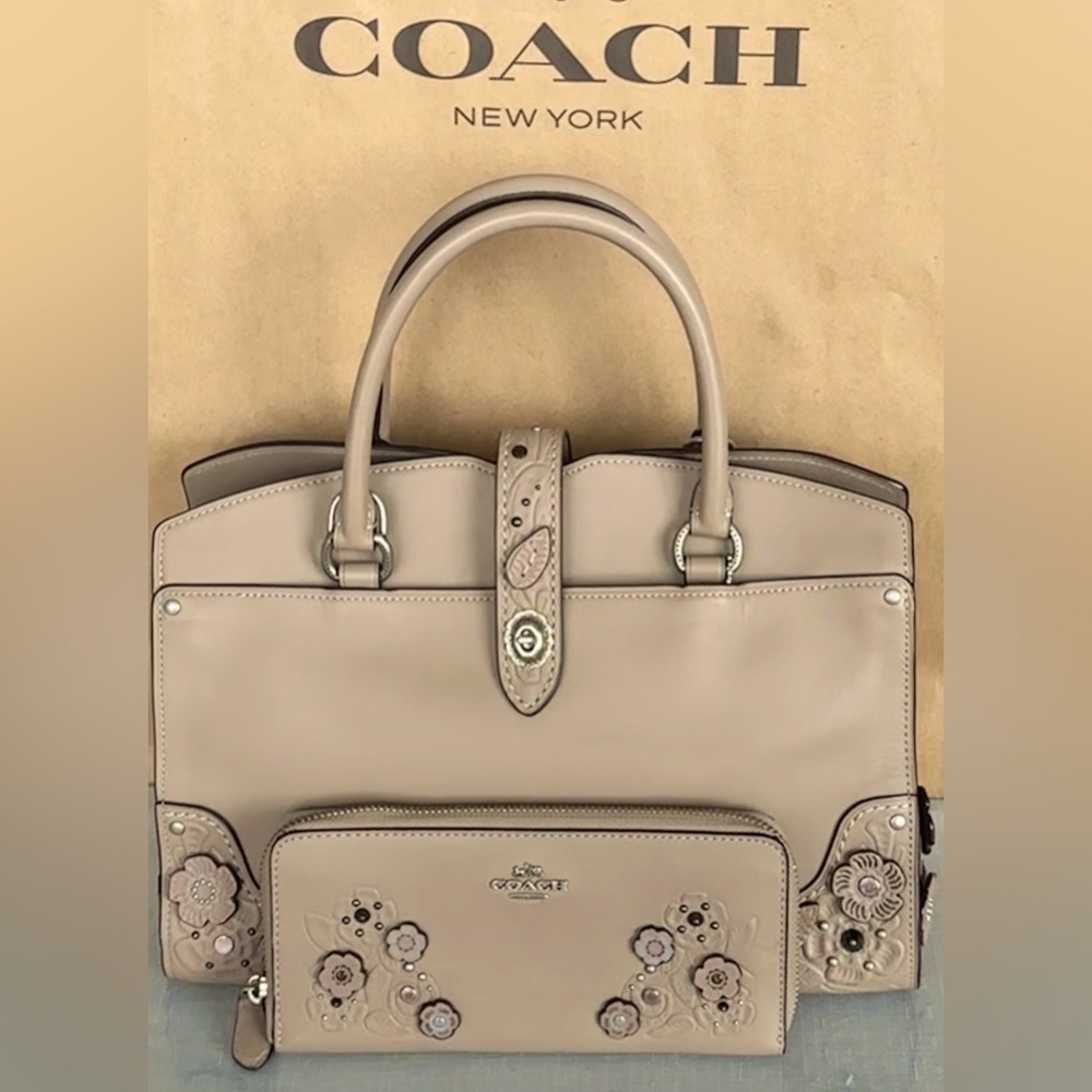 Coach Tea Rose Willow Mercer satchel 30 with Wallet, EUC